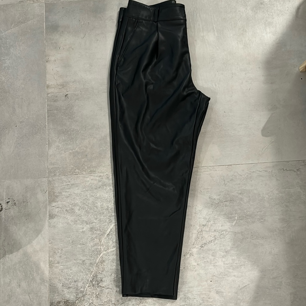 BANANA REPUBLIC vegan leather black pants in straight fit